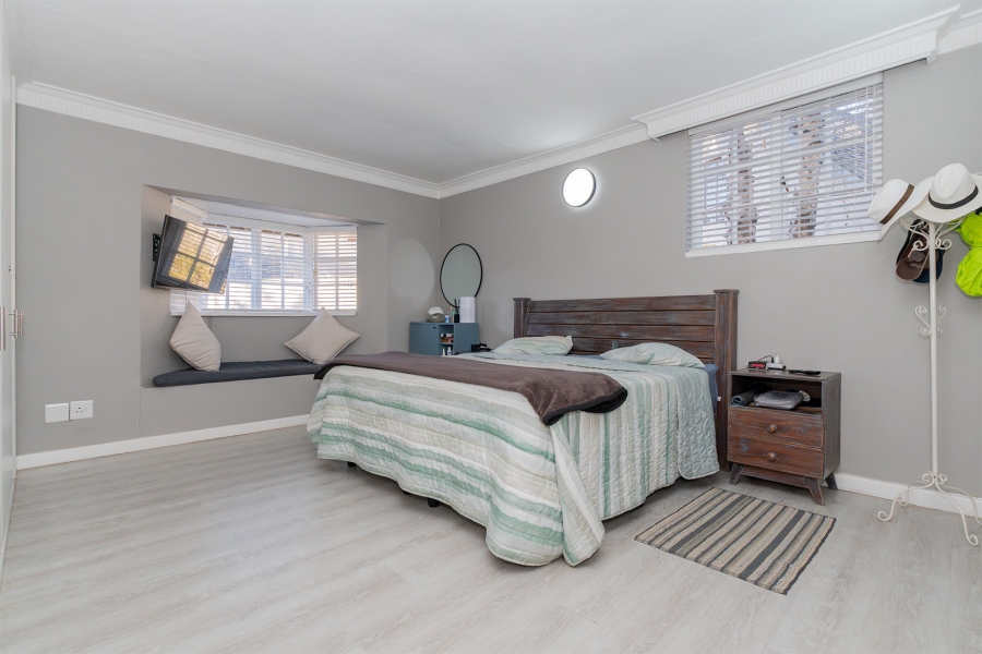 5 Bedroom Property for Sale in Lakefield Gauteng