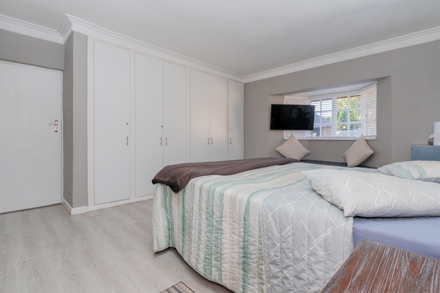 5 Bedroom Property for Sale in Lakefield Gauteng