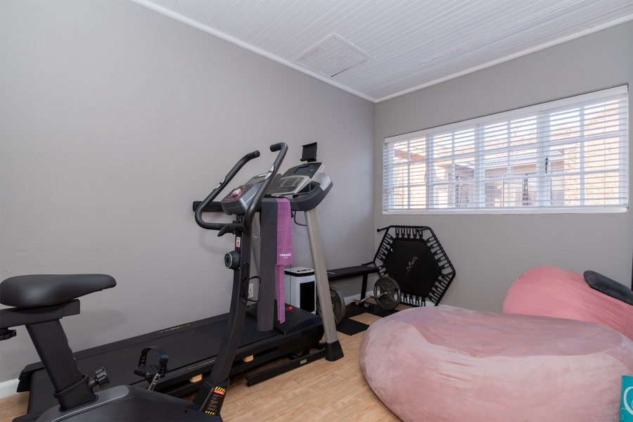 5 Bedroom Property for Sale in Lakefield Gauteng