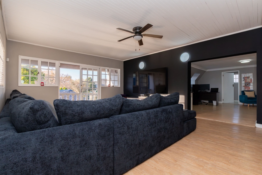 5 Bedroom Property for Sale in Lakefield Gauteng