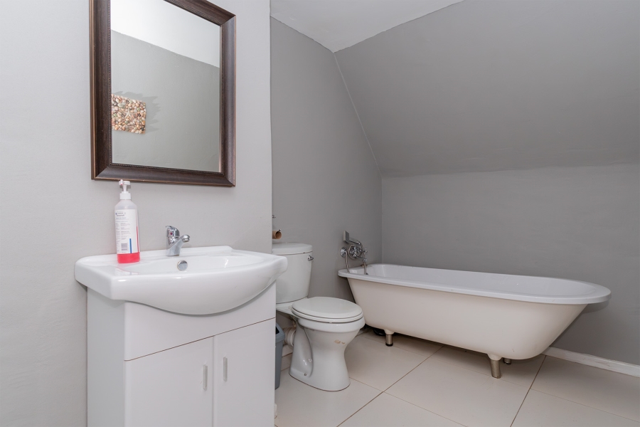 5 Bedroom Property for Sale in Lakefield Gauteng