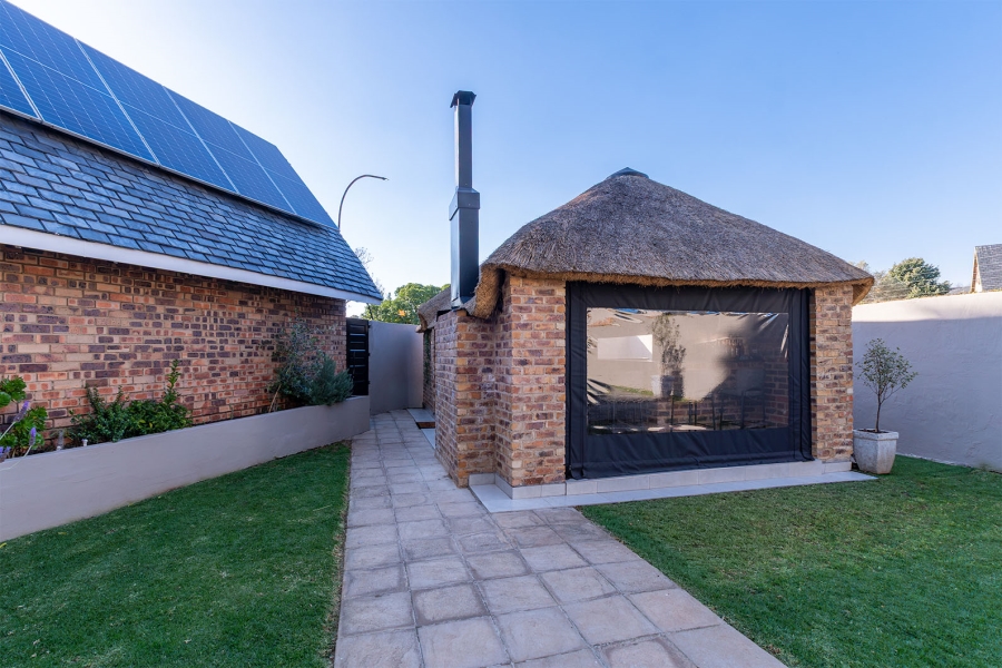 5 Bedroom Property for Sale in Lakefield Gauteng