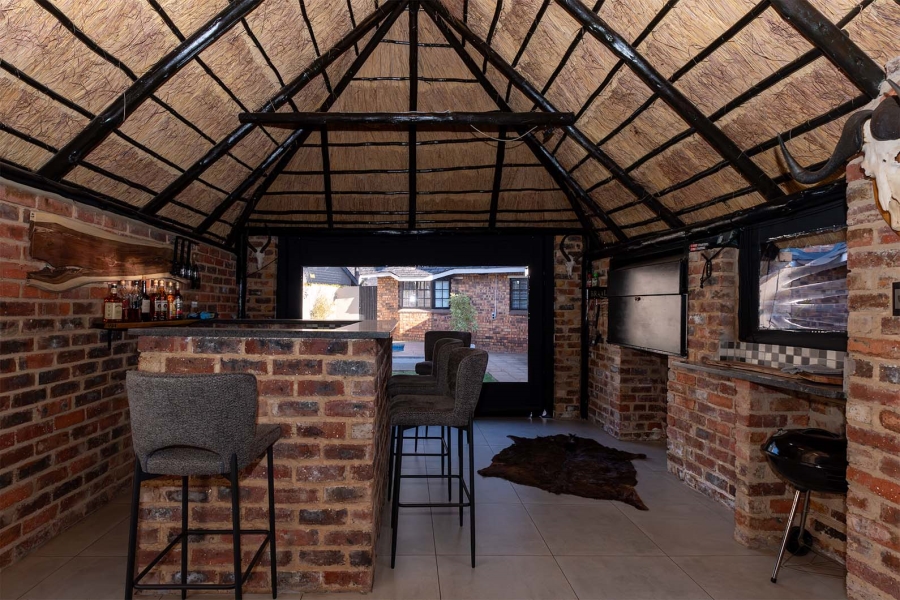 5 Bedroom Property for Sale in Lakefield Gauteng