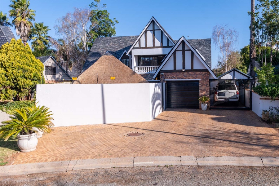 5 Bedroom Property for Sale in Lakefield Gauteng