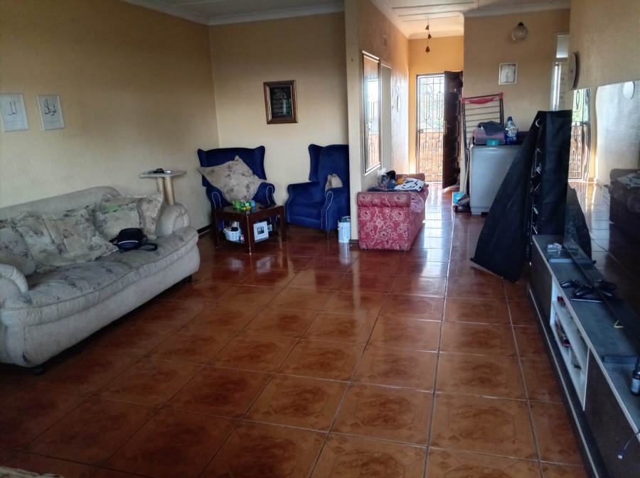 2 Bedroom Property for Sale in Crown Gardens Gauteng