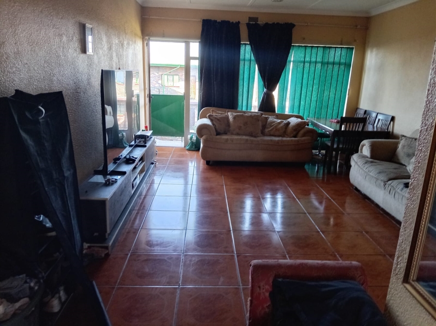 2 Bedroom Property for Sale in Crown Gardens Gauteng