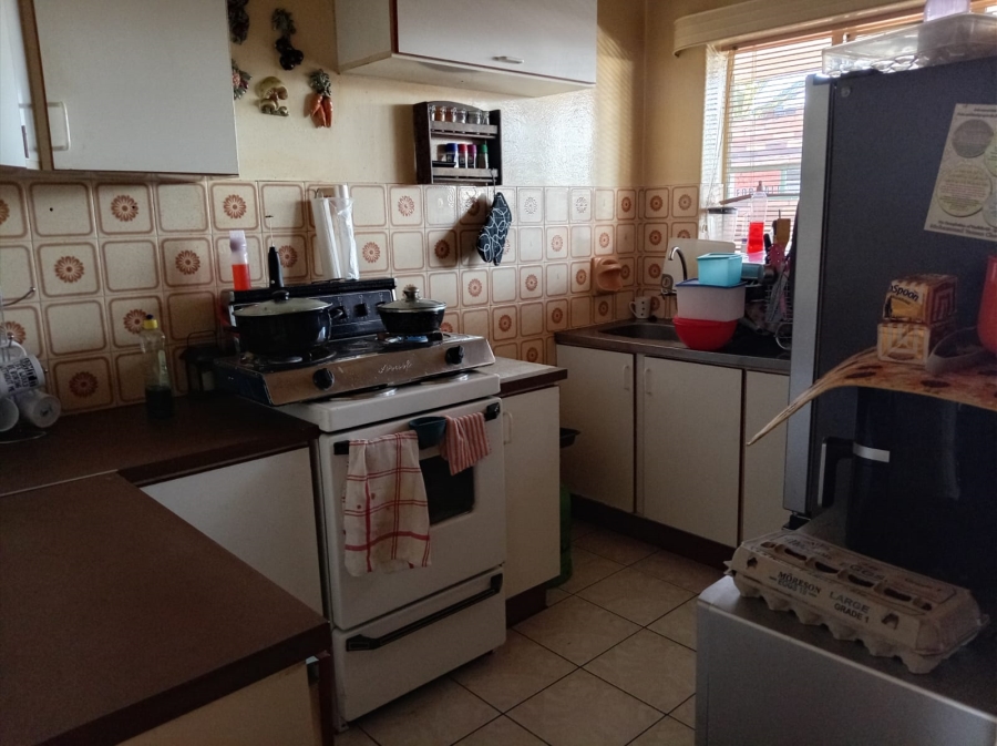 2 Bedroom Property for Sale in Crown Gardens Gauteng