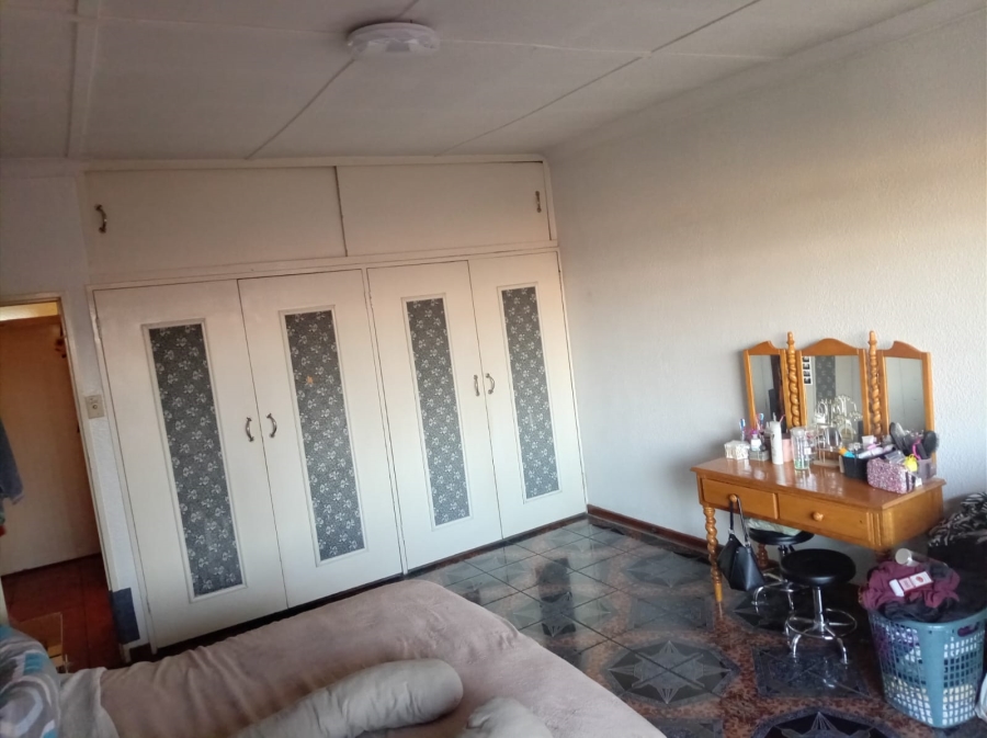 2 Bedroom Property for Sale in Crown Gardens Gauteng