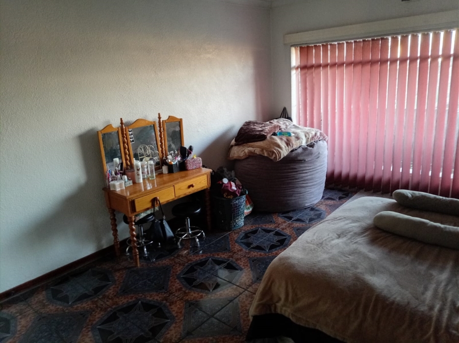 2 Bedroom Property for Sale in Crown Gardens Gauteng