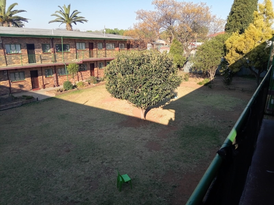 2 Bedroom Property for Sale in Crown Gardens Gauteng