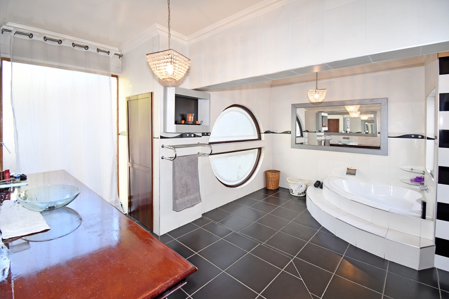 13 Bedroom Property for Sale in Atholl Gauteng