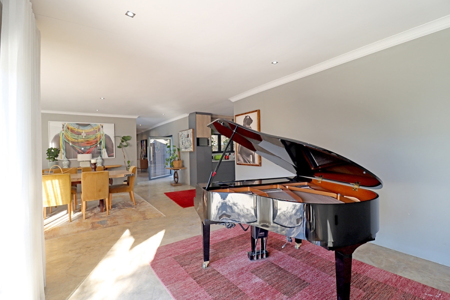 5 Bedroom Property for Sale in Klevehill Park Gauteng