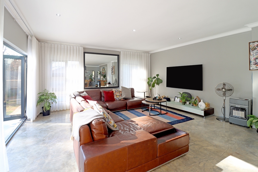 5 Bedroom Property for Sale in Klevehill Park Gauteng