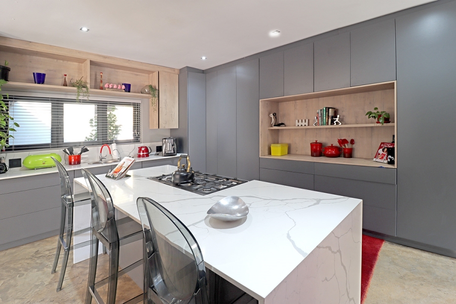 5 Bedroom Property for Sale in Klevehill Park Gauteng