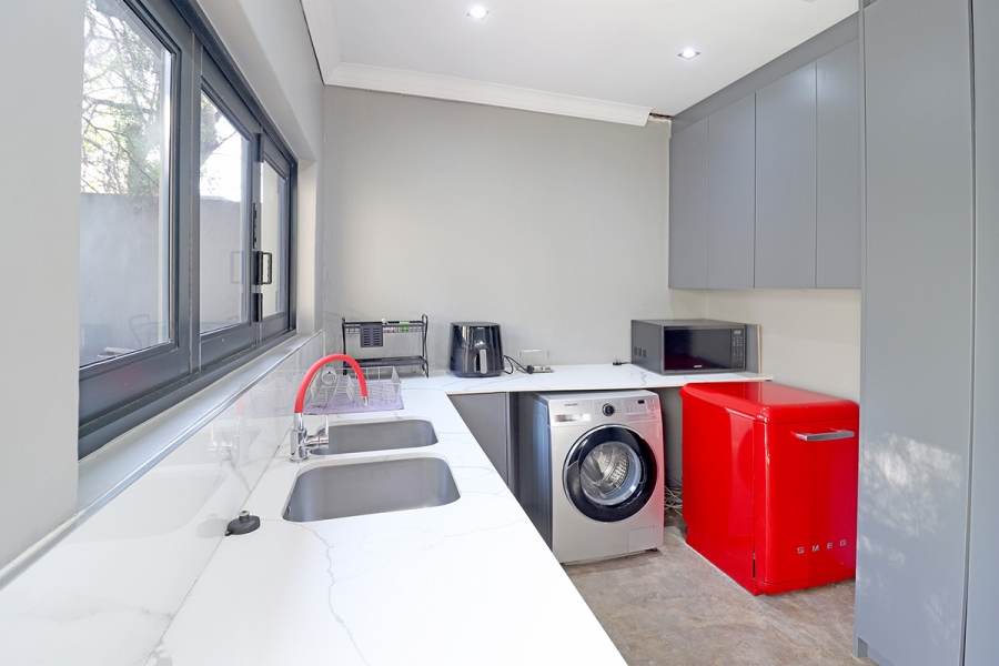 5 Bedroom Property for Sale in Klevehill Park Gauteng