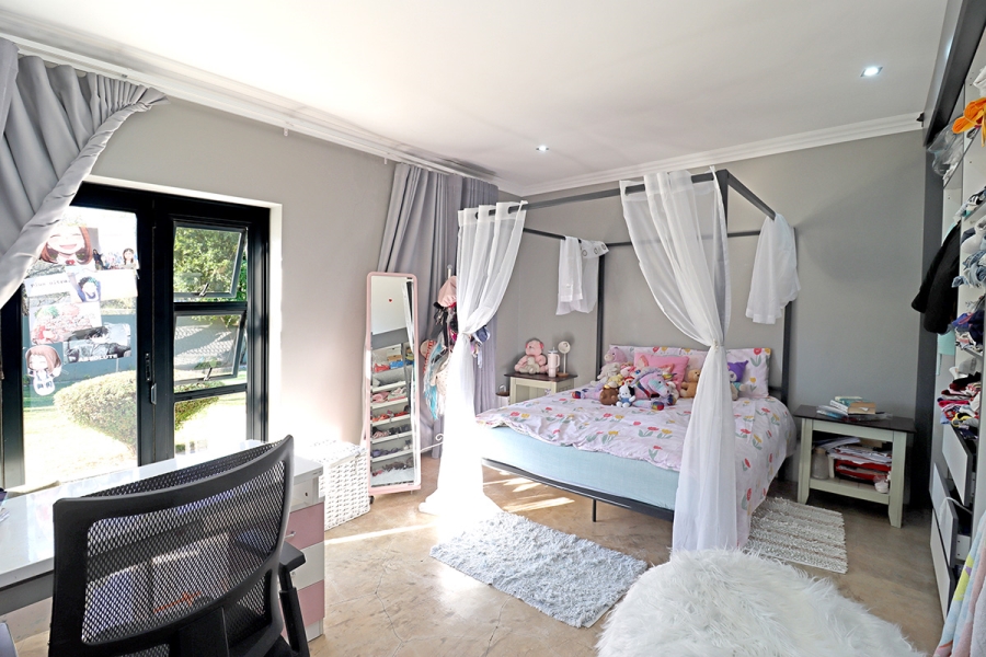 5 Bedroom Property for Sale in Klevehill Park Gauteng