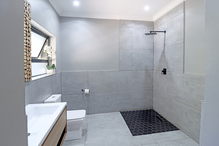 5 Bedroom Property for Sale in Klevehill Park Gauteng