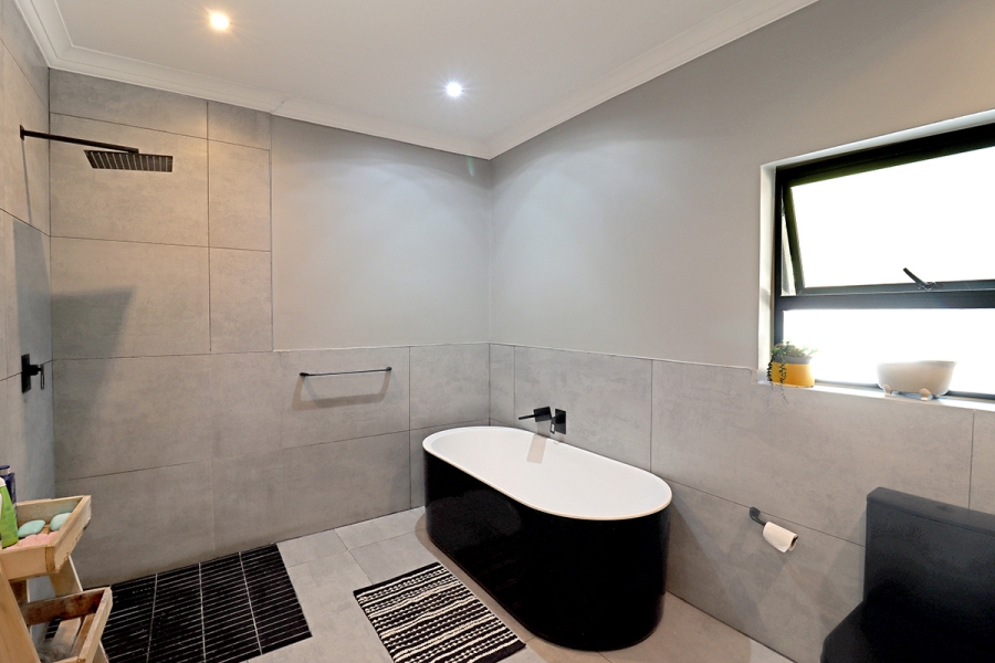 5 Bedroom Property for Sale in Klevehill Park Gauteng
