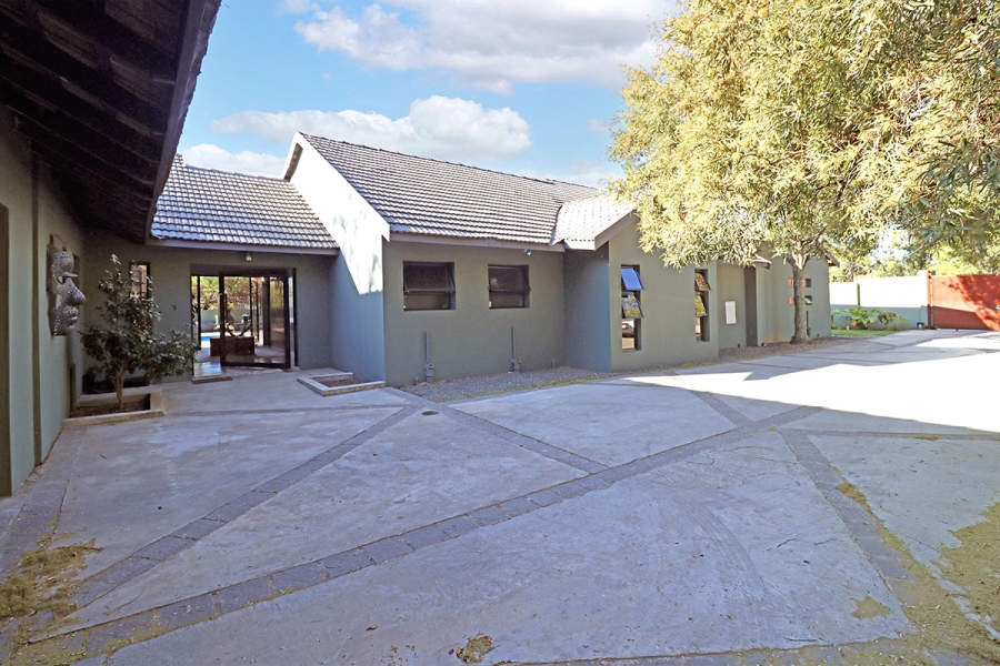 5 Bedroom Property for Sale in Klevehill Park Gauteng