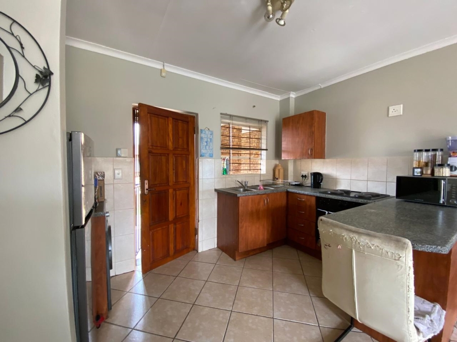 To Let 2 Bedroom Property for Rent in Honeypark Gauteng