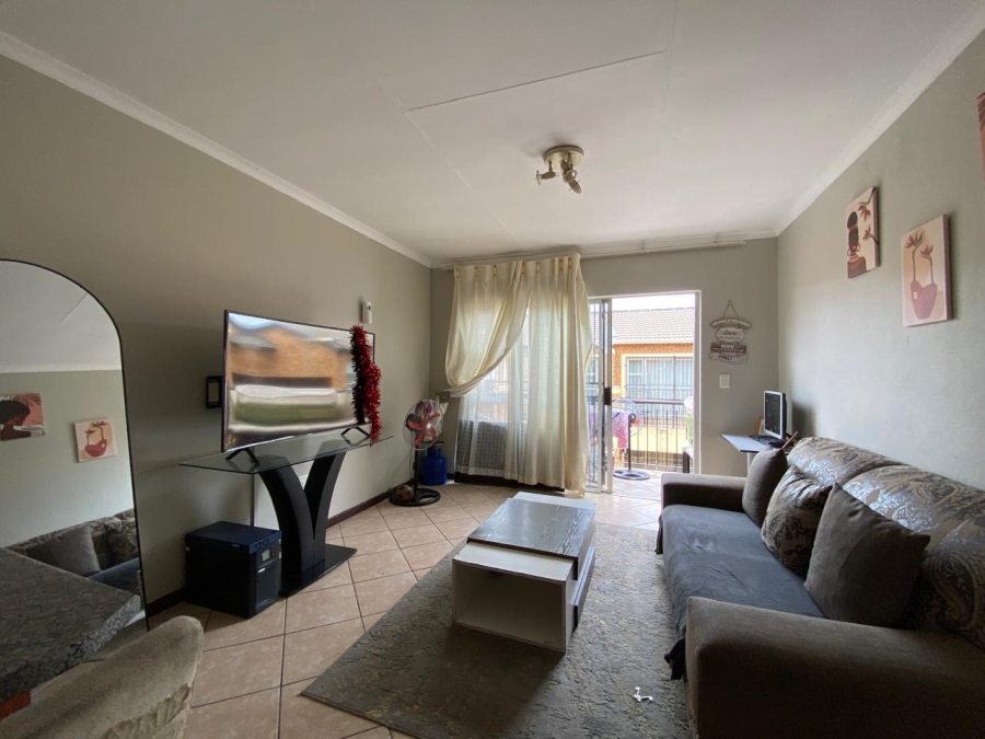 To Let 2 Bedroom Property for Rent in Honeypark Gauteng