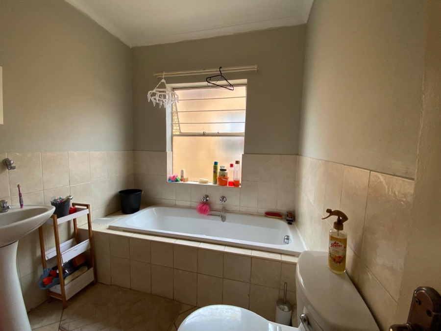 To Let 2 Bedroom Property for Rent in Honeypark Gauteng
