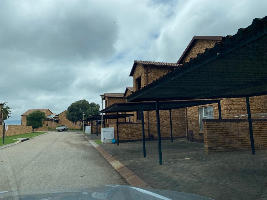 To Let 2 Bedroom Property for Rent in Honeypark Gauteng