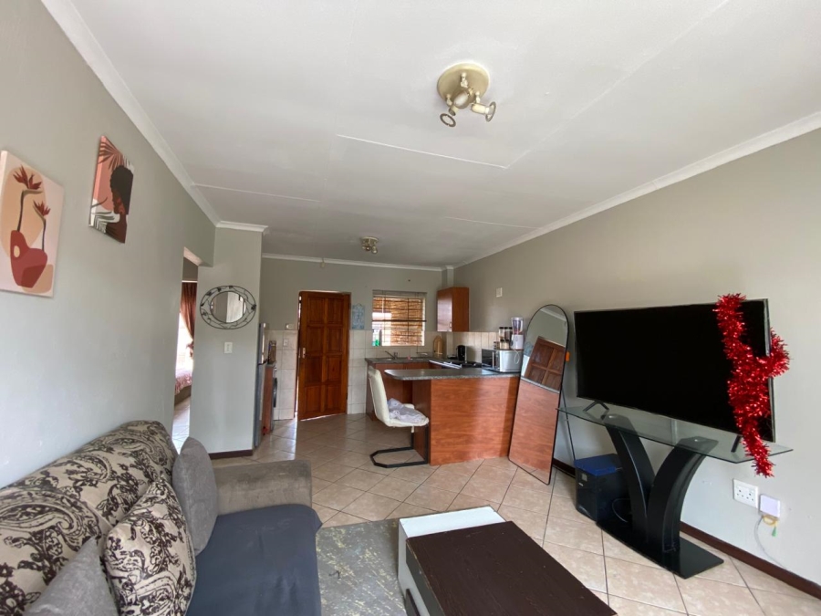 To Let 2 Bedroom Property for Rent in Honeypark Gauteng