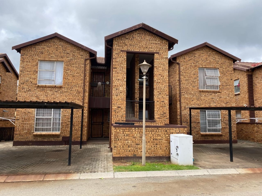 To Let 2 Bedroom Property for Rent in Honeypark Gauteng