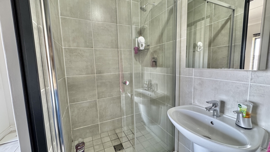 To Let 2 Bedroom Property for Rent in Linbro Park Gauteng