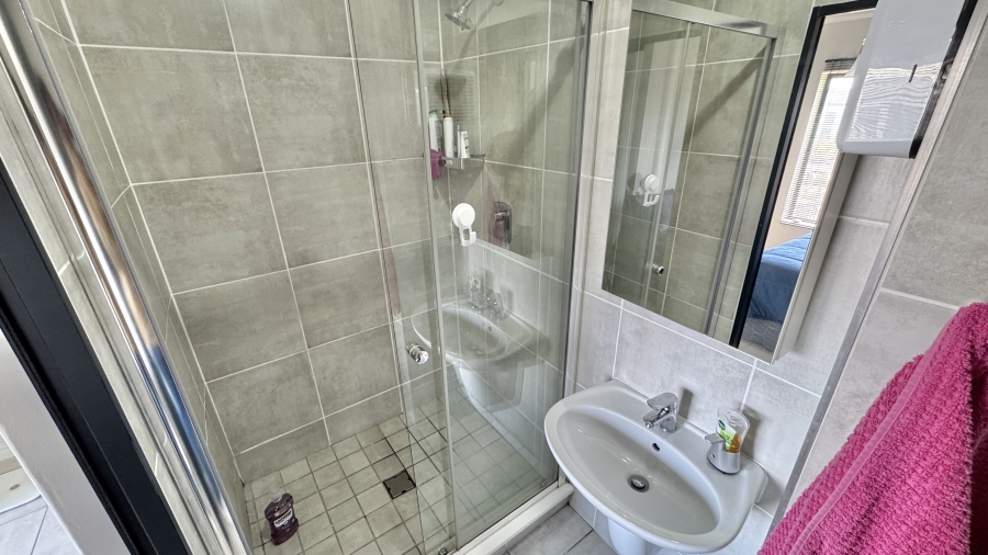 To Let 2 Bedroom Property for Rent in Linbro Park Gauteng