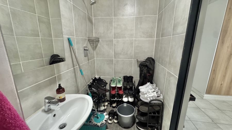 To Let 2 Bedroom Property for Rent in Linbro Park Gauteng
