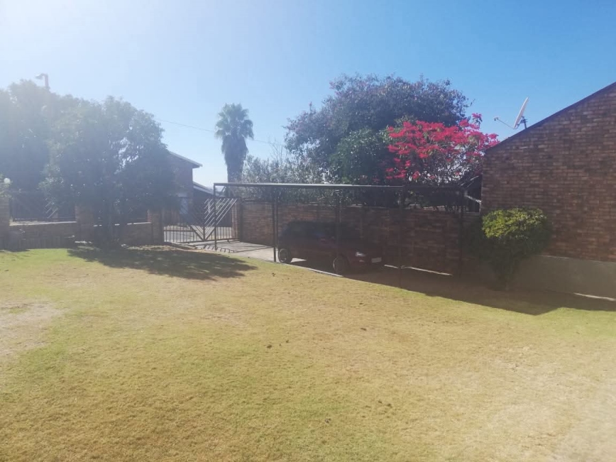 4 Bedroom Property for Sale in Rant En Dal Gauteng