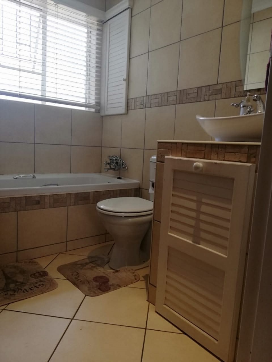 4 Bedroom Property for Sale in Rant En Dal Gauteng