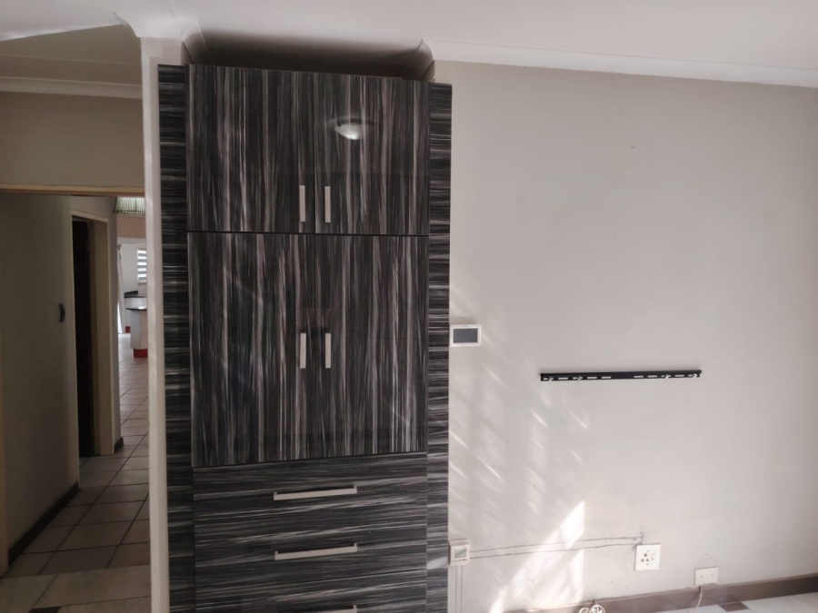 3 Bedroom Property for Sale in Hectorton Gauteng