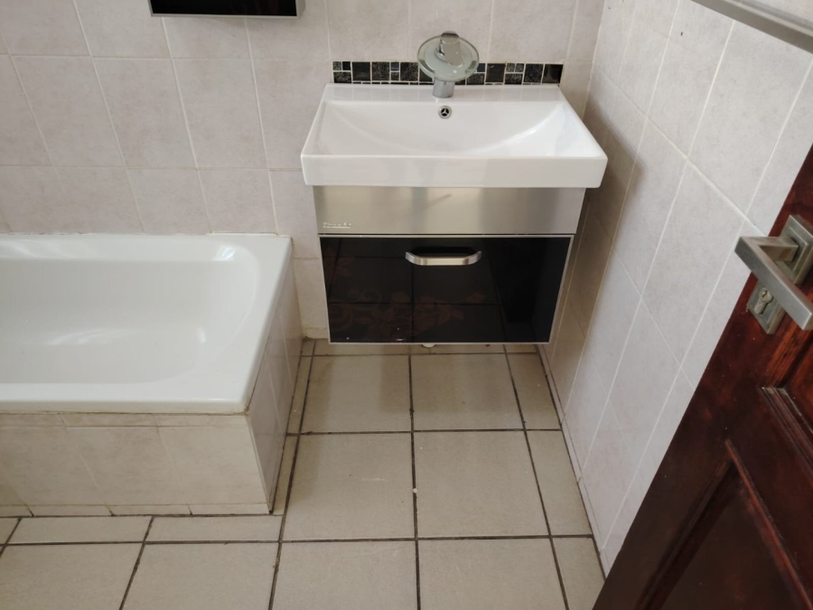 3 Bedroom Property for Sale in Hectorton Gauteng