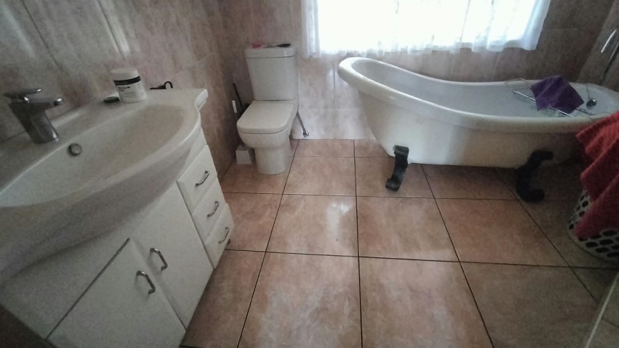 4 Bedroom Property for Sale in Greenhills Gauteng
