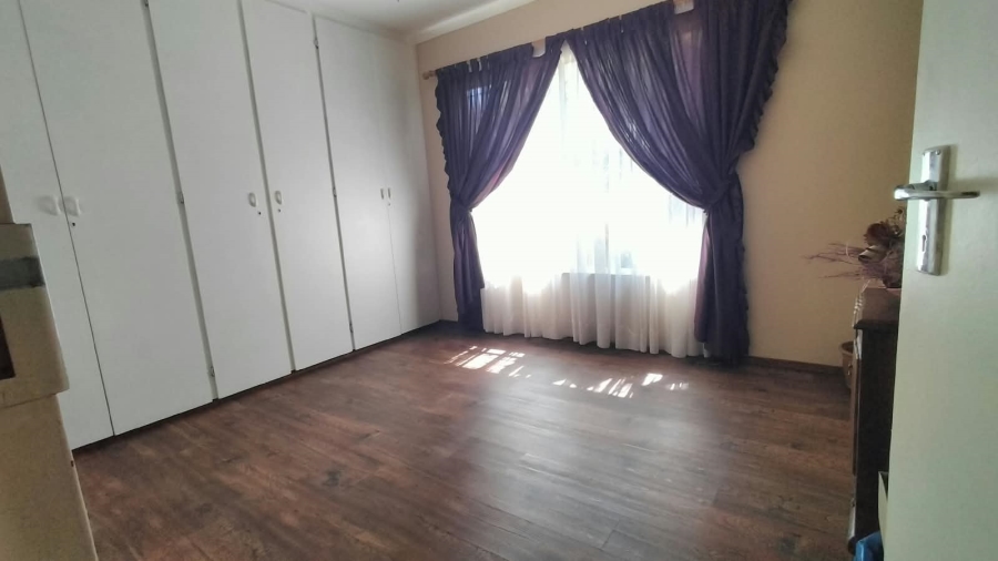 4 Bedroom Property for Sale in Greenhills Gauteng