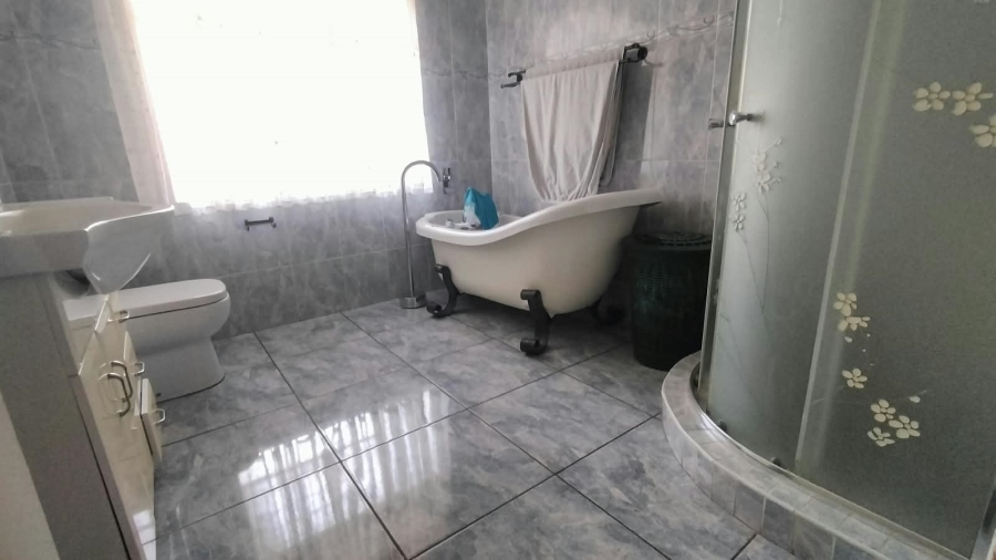 4 Bedroom Property for Sale in Greenhills Gauteng