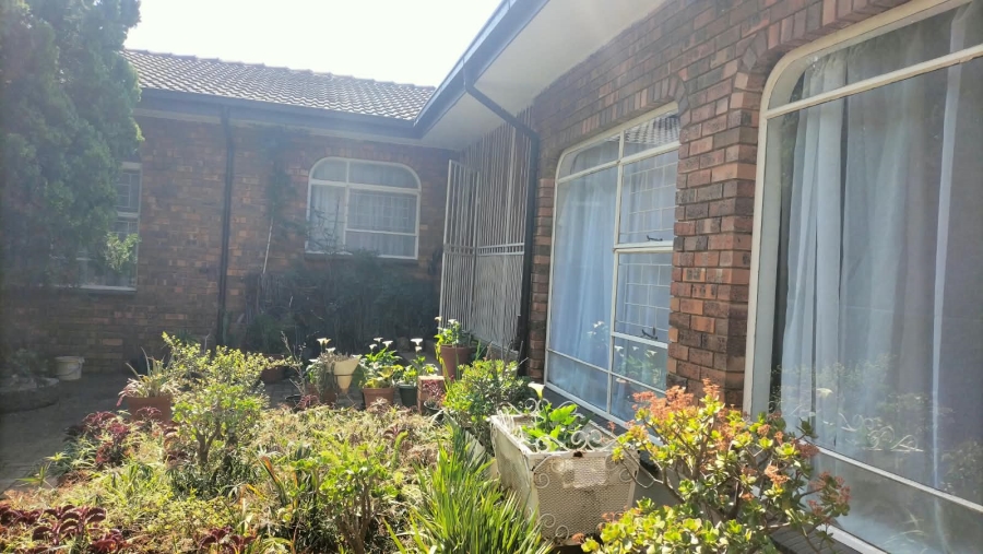 4 Bedroom Property for Sale in Greenhills Gauteng