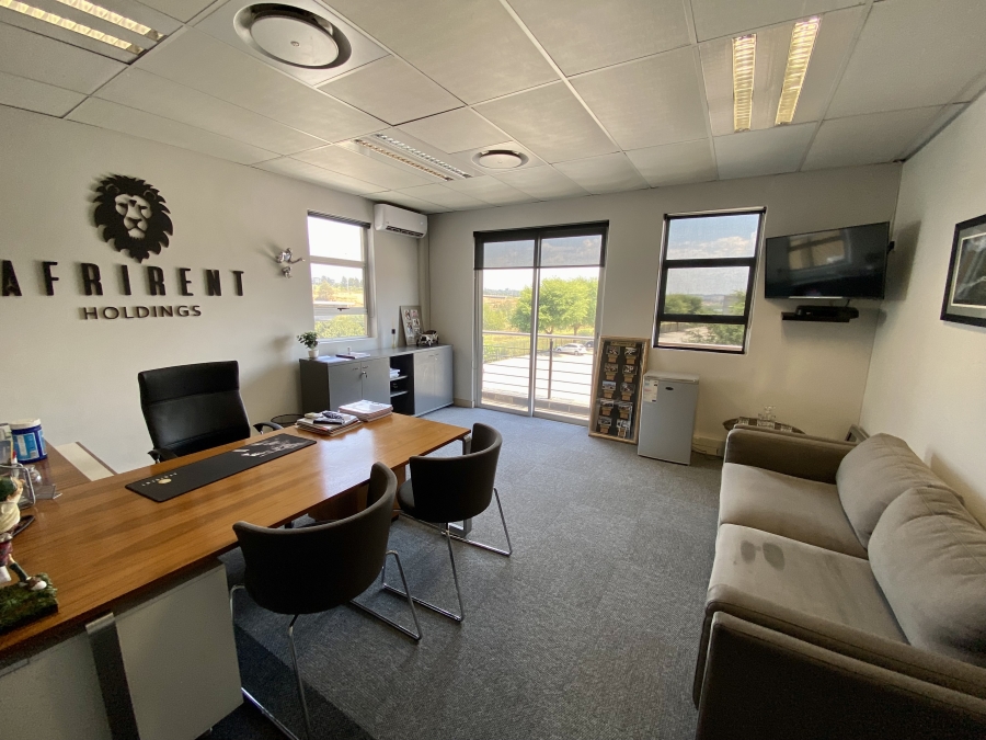 To Let Commercial Property for Rent in Randjespark Gauteng