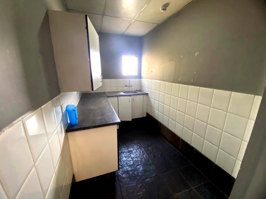 To Let Commercial Property for Rent in Randjespark Gauteng
