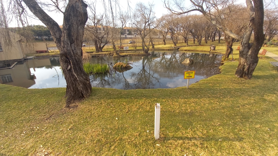 To Let 2 Bedroom Property for Rent in Glenvista Gauteng