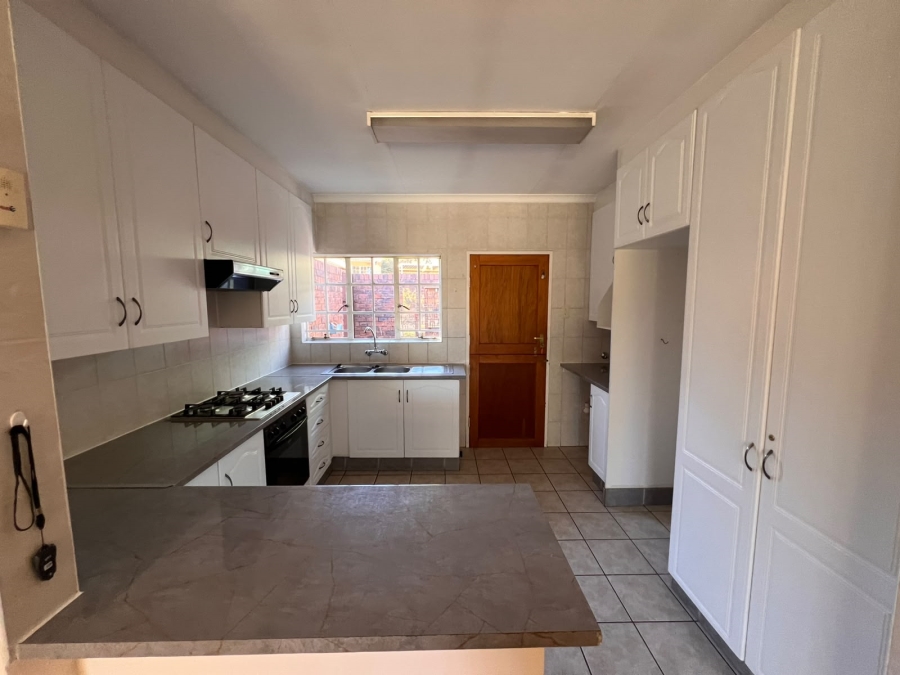 To Let 2 Bedroom Property for Rent in Glenvista Gauteng