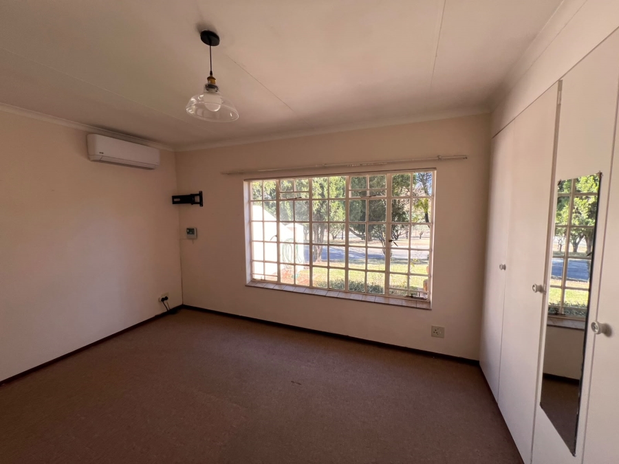 To Let 2 Bedroom Property for Rent in Glenvista Gauteng