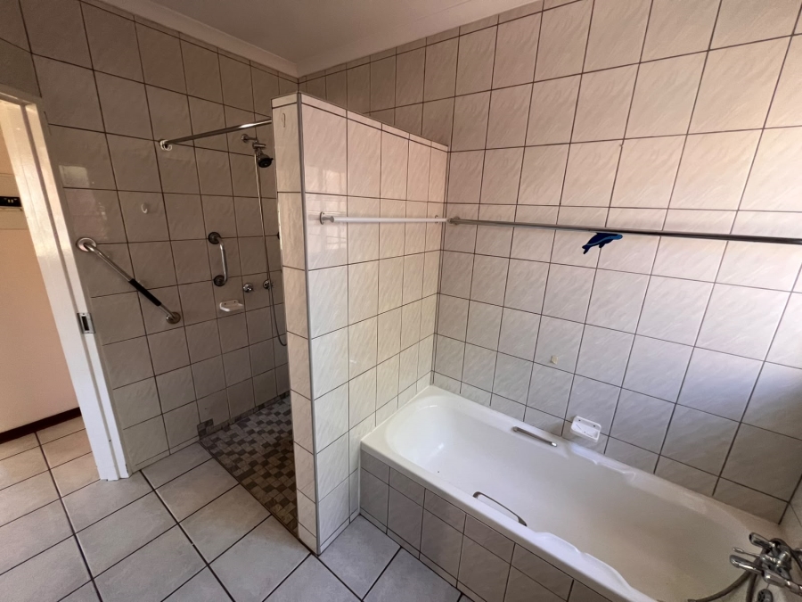 To Let 2 Bedroom Property for Rent in Glenvista Gauteng