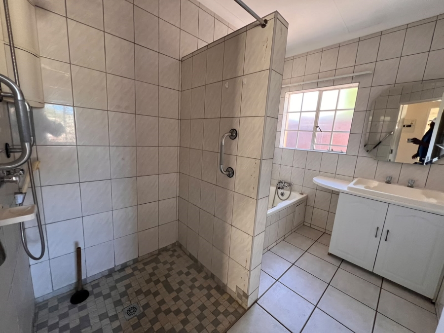To Let 2 Bedroom Property for Rent in Glenvista Gauteng