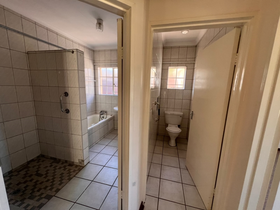 To Let 2 Bedroom Property for Rent in Glenvista Gauteng
