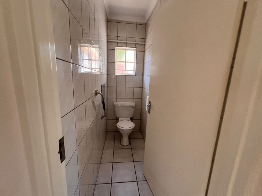 To Let 2 Bedroom Property for Rent in Glenvista Gauteng