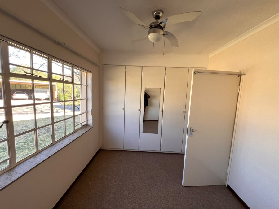 To Let 2 Bedroom Property for Rent in Glenvista Gauteng